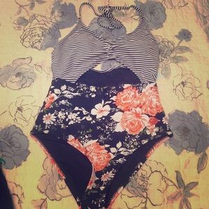 Cupshe One piece halter swim suit